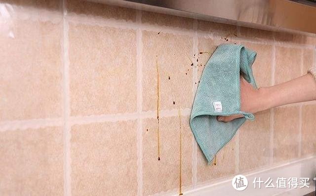 多亏了保洁阿姨，才知道厨房油污怎么清理！整个厨房都一尘不染